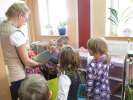 Wizyta przedszkolaków z Charbrowa na zajęciach bibliotecznych